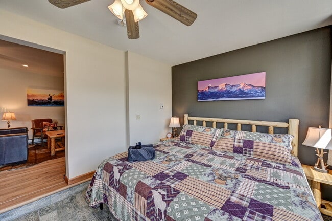 Building Photo - Affordable Luxury 2b/1b in Salida — Utilit...