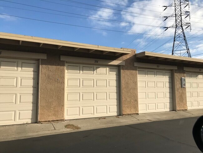 Detached Garage - 21372 Brookhurst St