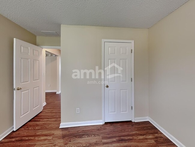 Building Photo - 2901 Horseshoe Bend Rd SW