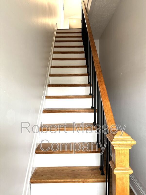 Building Photo - 1618 Ellwood Ave