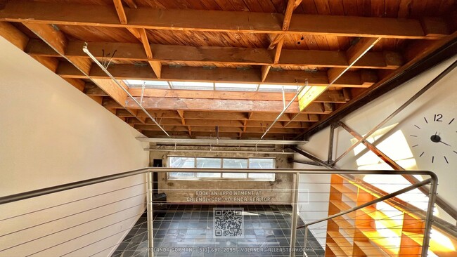 Building Photo - Lovely loft in Emeryville walking distance...