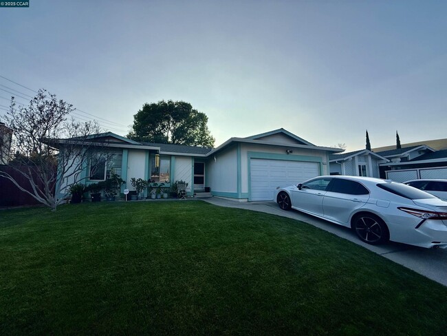 Primary Photo - 2272 Mt Whitney Dr