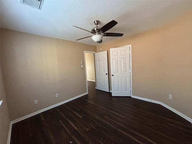 Building Photo - 10715 Lyndon Meadows Dr