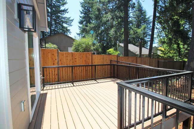Building Photo - 4660-4660 SW Fairvale Ct