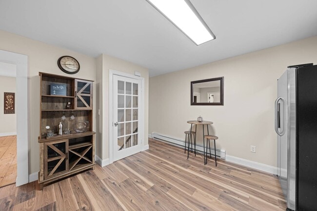 Building Photo - 266 Main St