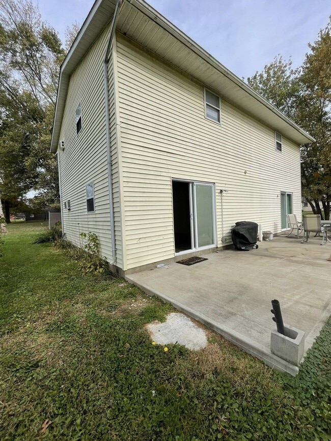 Building Photo - 6465 Frazeysburg Rd