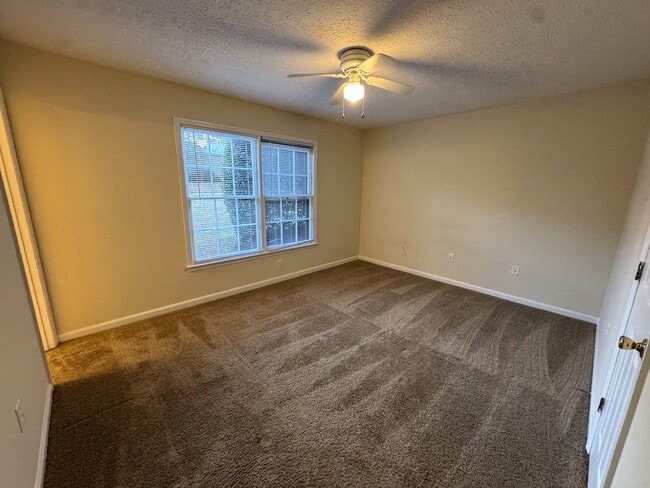 Building Photo - 107 Barrington Dr