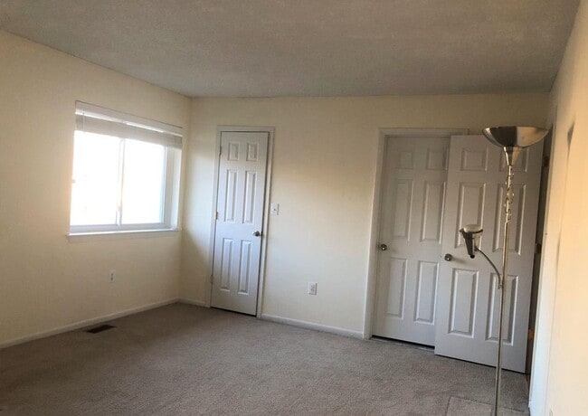 Building Photo - 166 Thoreau Dr