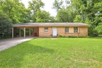 Building Photo - 2475 Groveland Cir N