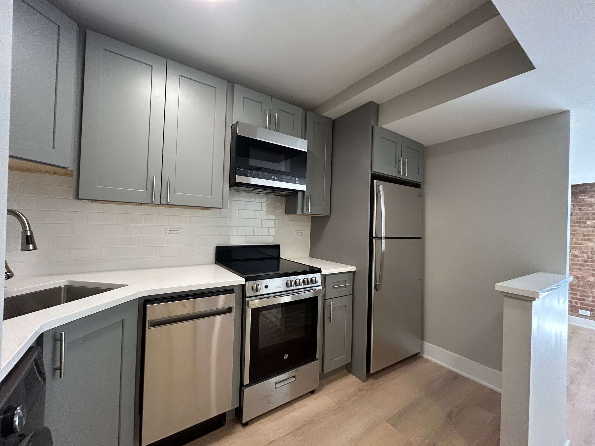 Building Photo - 1214 N La Salle Dr