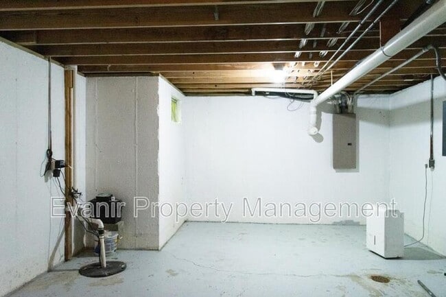 Building Photo - 113 Brittany Ln