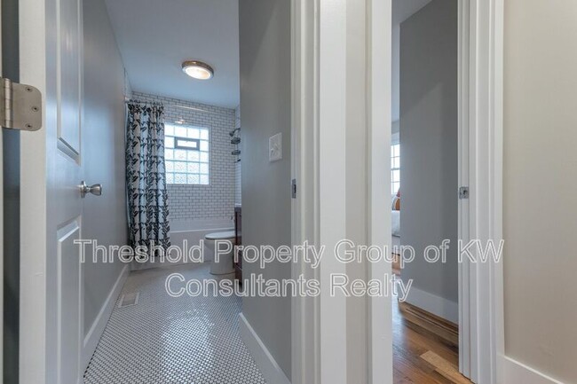 Building Photo - 65 E 7th Ave