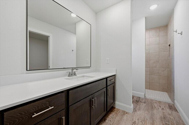 Building Photo - 104 S Jordan St