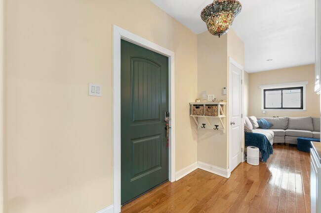 Building Photo - 603 1st St