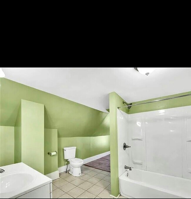 Building Photo - 310 N Linden Ave