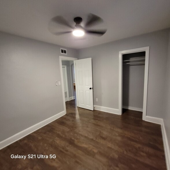 Building Photo - 16 N Primrose Dr