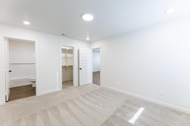 Building Photo - 6303 Volney Ave