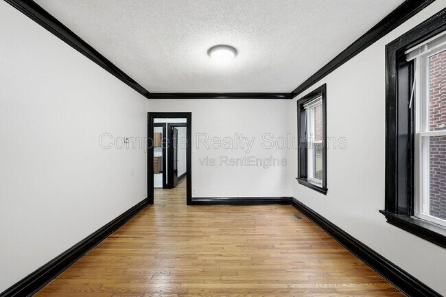 Building Photo - 5055 Lindenwood Ave