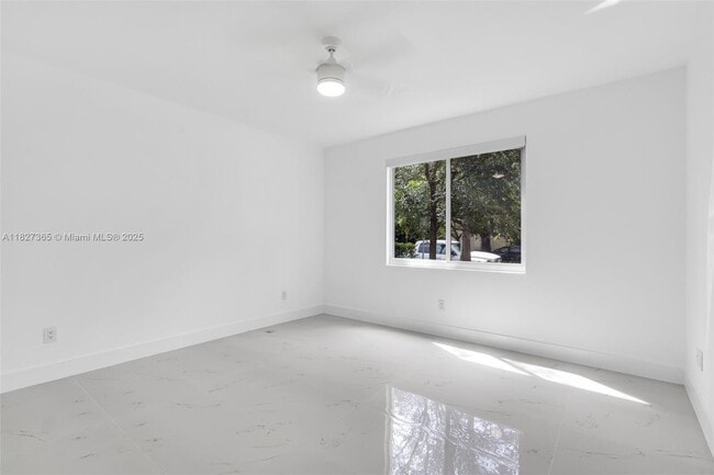 Building Photo - 2510 SW 2nd Ave