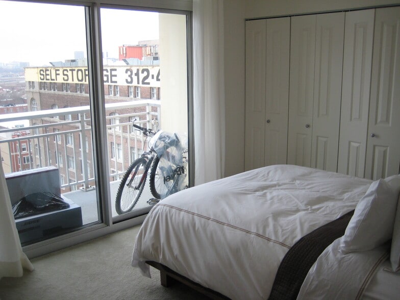 Bedroom - 1400 S Michigan Ave