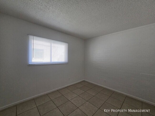 Building Photo - 1904 Rexford Dr