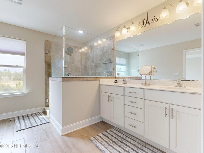 Building Photo - 210 Thistleton Wy