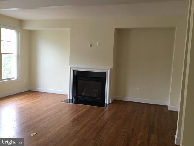 Building Photo - 13312 Sheffield Manor Dr