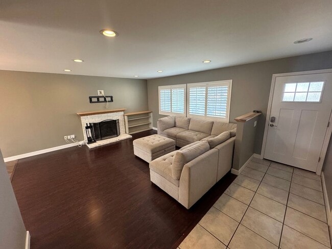 Building Photo - Single-Story East Ventura Home – 3 Bed / 1.75 Bath + Updated Interior