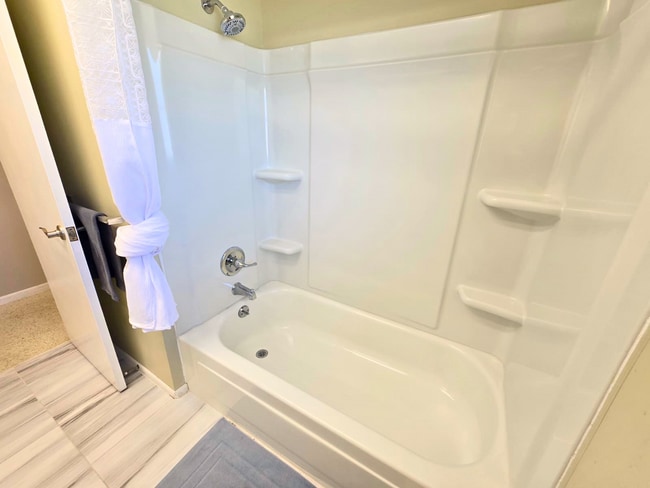 Building Photo - Charming 2 Bed/ 2 Bath Home w/ Garage in Sarasota