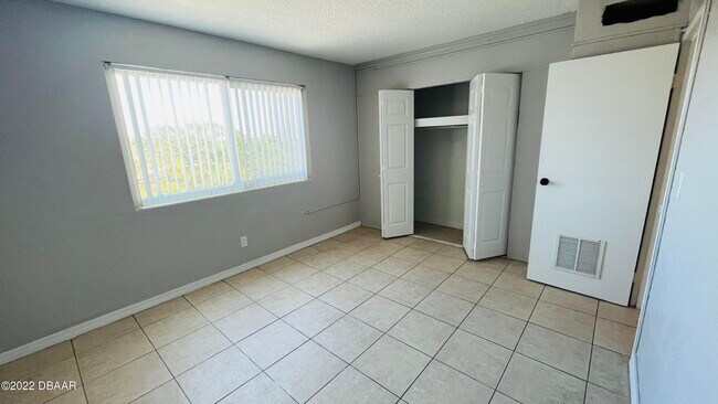 Building Photo - 732 N Halifax Ave