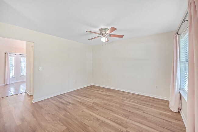Building Photo - West Point Home - Minutes from IOP!