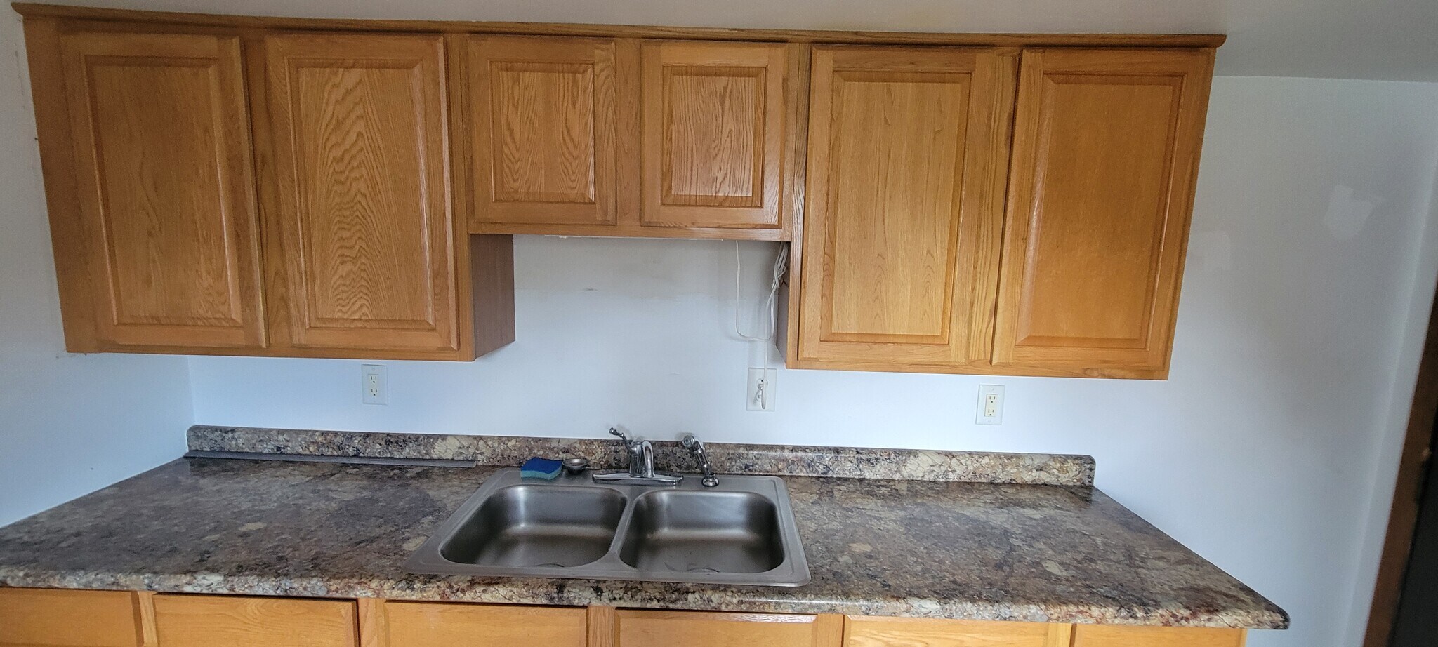 Kitchen - 353 Emma St