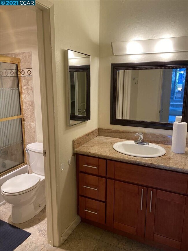 Building Photo - 440 N Civic Dr