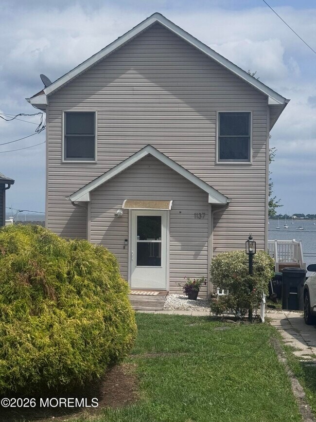 Building Photo - 1137 Woodmere Dr