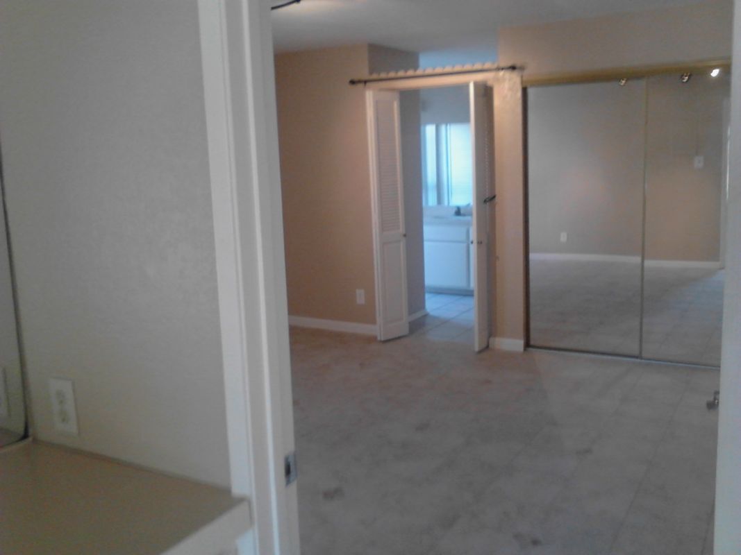 Building Photo - 101 W Olive Ave