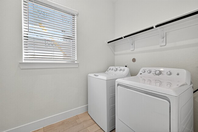 Building Photo - 10727 River Walk Dr