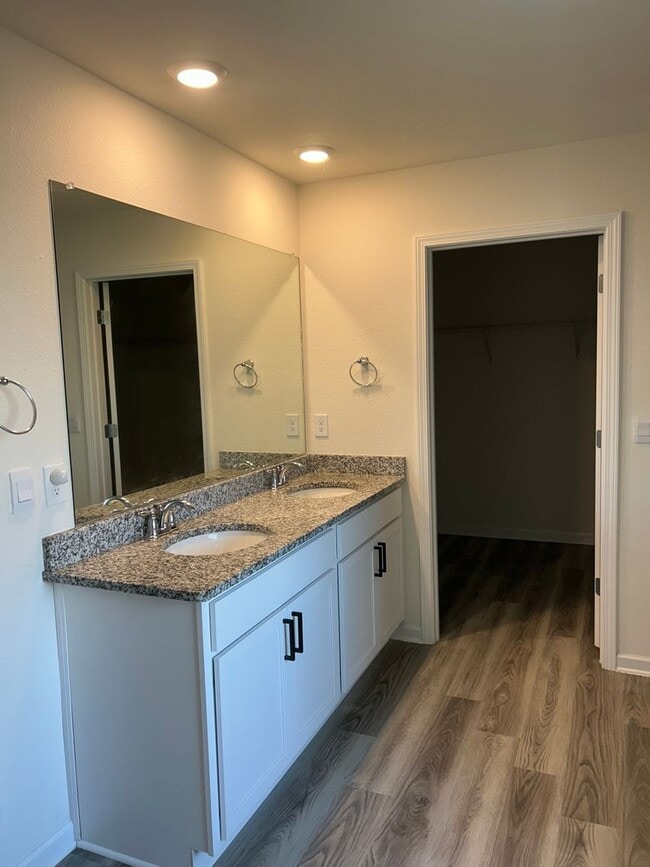 Building Photo - 4BR/2BA Gulf Shores home with community pool