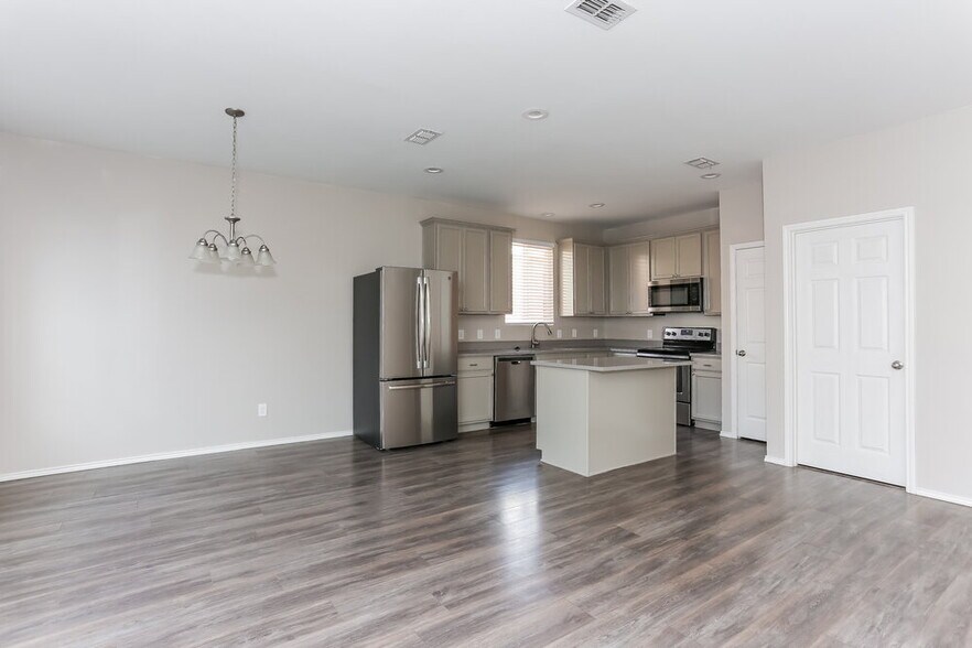 Building Photo - 1724 Gayla Creek Dr