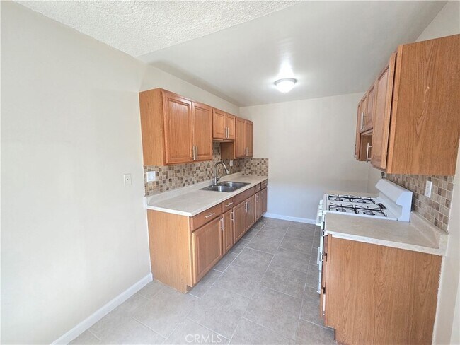 Building Photo - 811 Orchid Ct
