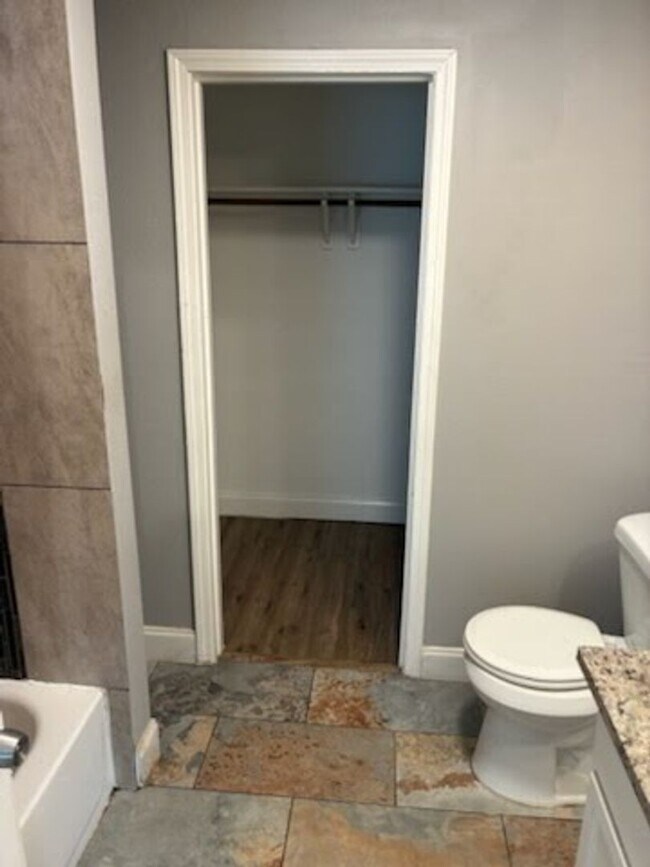 Building Photo - 1707 Clark St