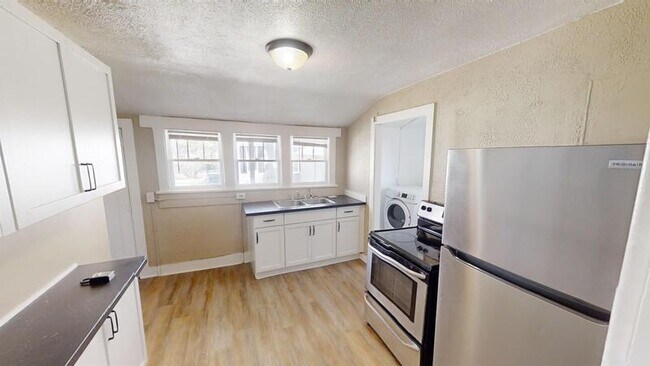 Building Photo - 716 Pearl St