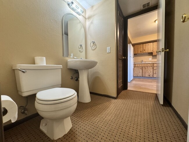 Building Photo - ***MOVE IN SPECIAL*** 2 STORY TOWNHOME WITH ATTACHED GARAGE WATER INCL