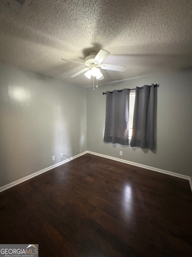 Building Photo - 155 Woodhaven Dr