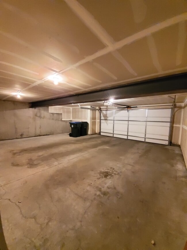 Building Photo - 3 BEDROOM, 2 BATHROOM, SINGLE FAMILY HOME ...