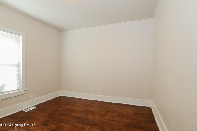 Building Photo - 3732 River Park Dr