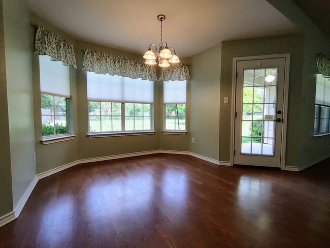 Building Photo - Beautiful 3 bedroom home ready for move in