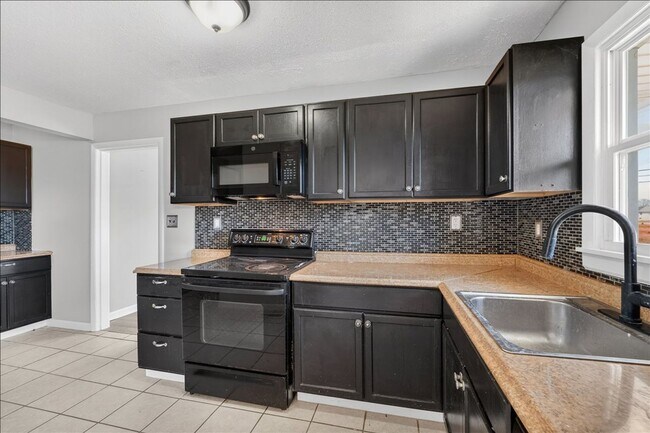 Building Photo - 372 Clutts Rd