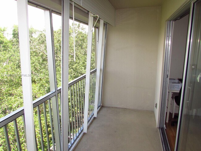 Building Photo - 1400 SW 124th Terrace