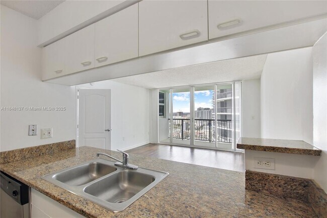 Building Photo - 1756 N Bayshore Dr