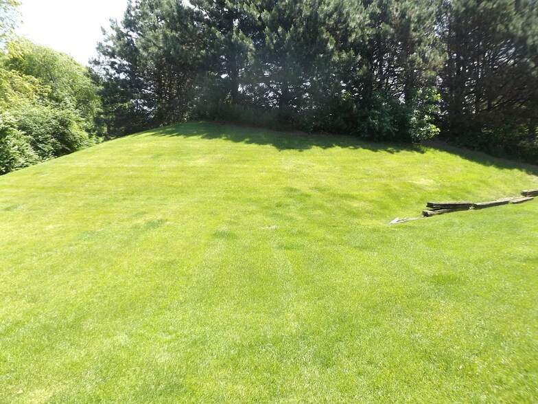 Back view - 800 N Lakeside Dr, 2B